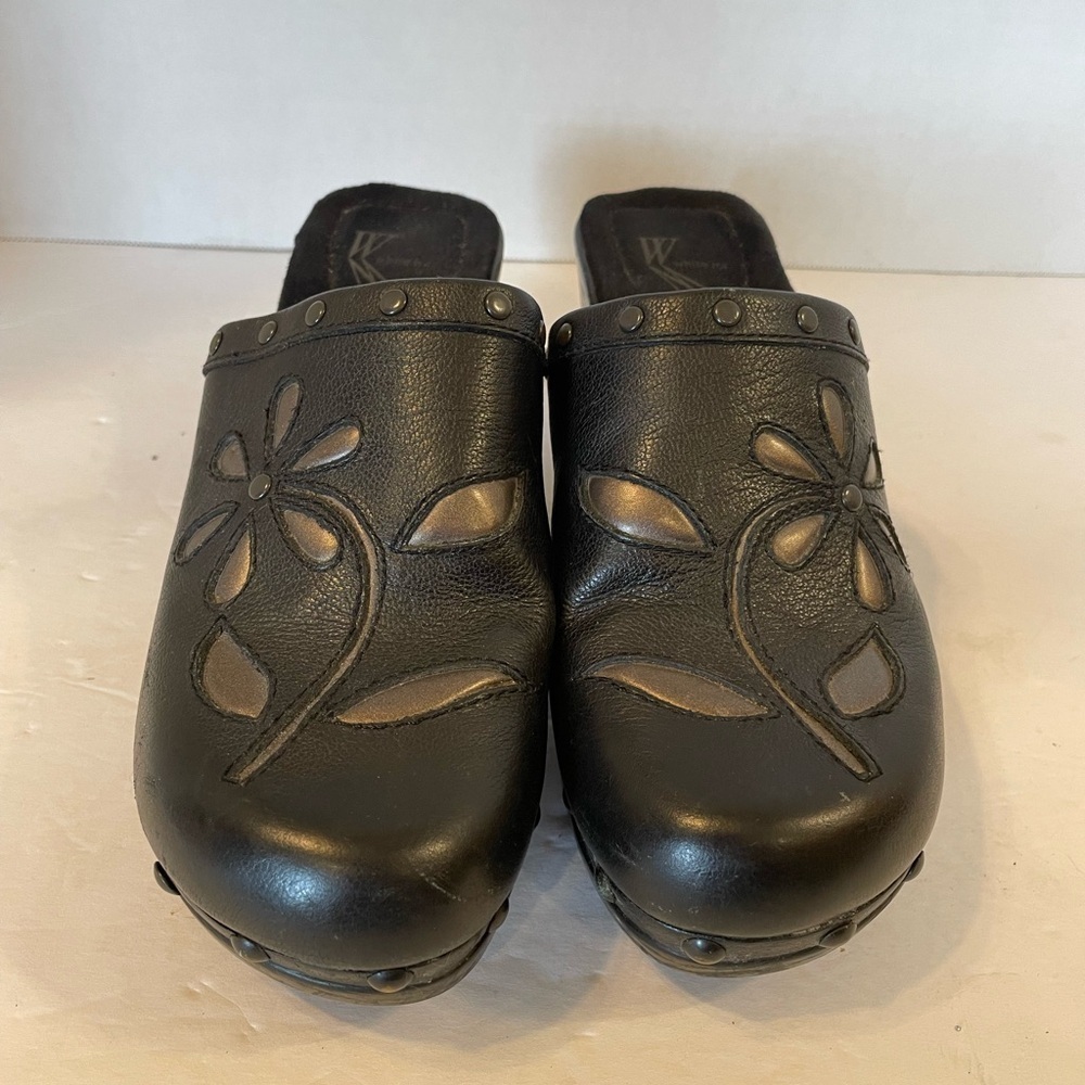 White Mountain Black Leather Clogs With Flower Size 7 - Picture 10 of 10